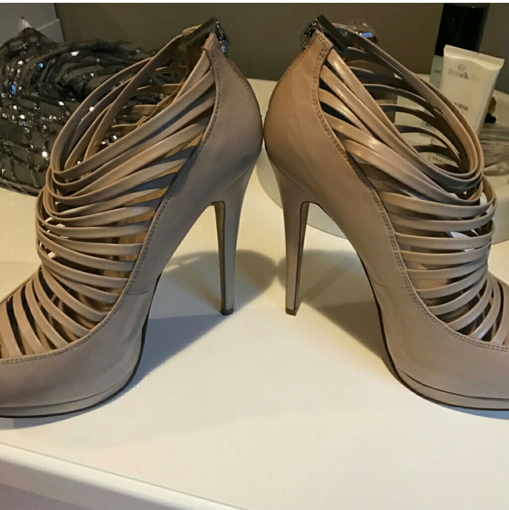 Hot steamy sexy nude Bebe heels sz 8 comfortable